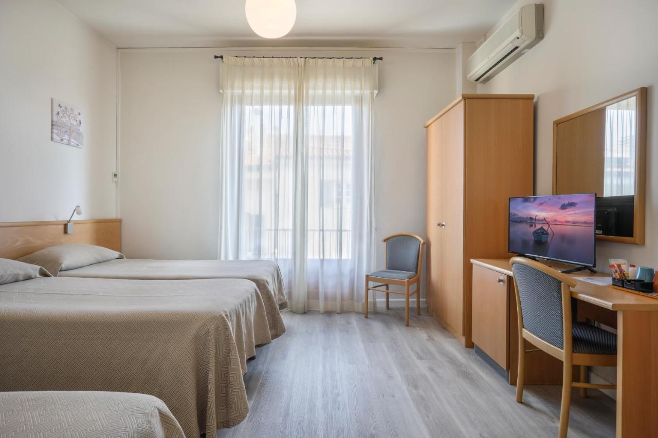 Hotel Lupori Viareggio Esterno foto