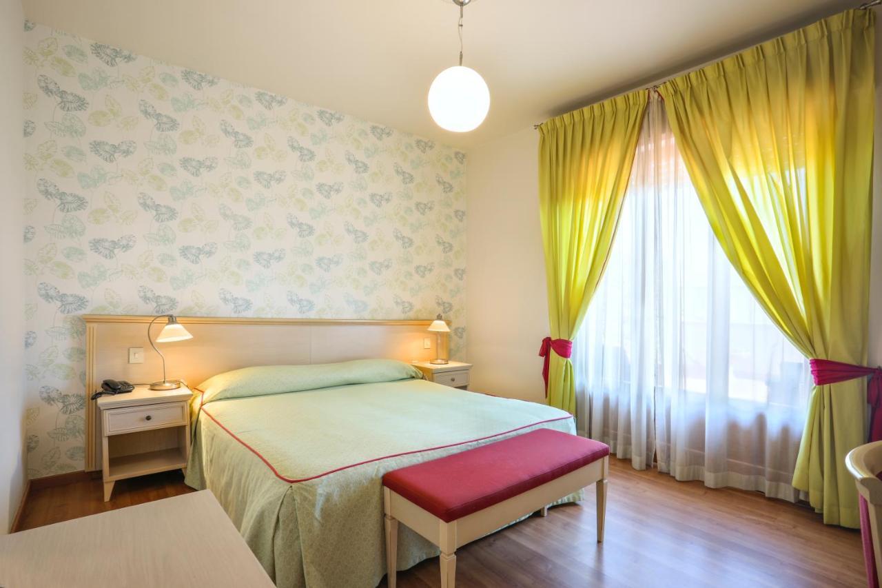 Hotel Lupori Viareggio Esterno foto